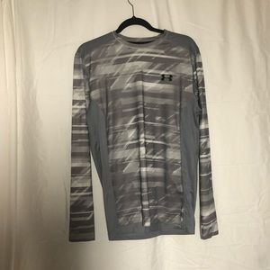 Men’s gray Under Armor long sleeve t-shirt